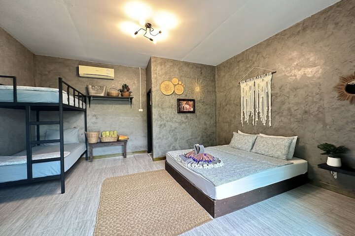 Room 18 of 102