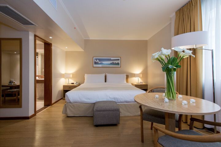 Room 3 of 124