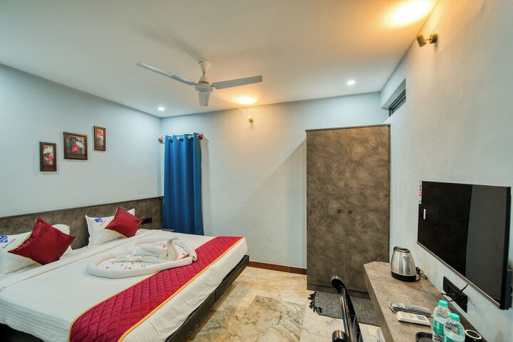 Room 33 of 47