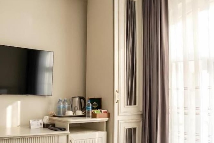 Room 53 of 84