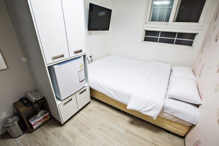 Room 3 of 42