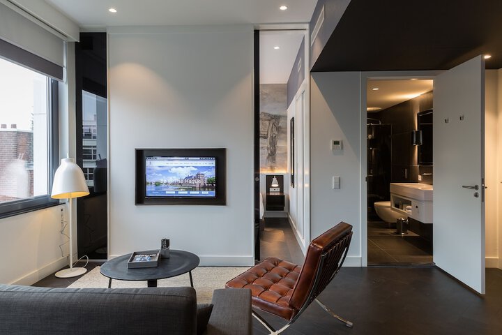 Room 15 of 32