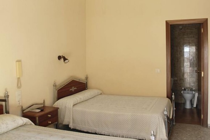 Room 8 of 22