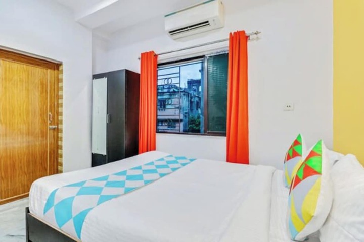 Room 7 of 12
