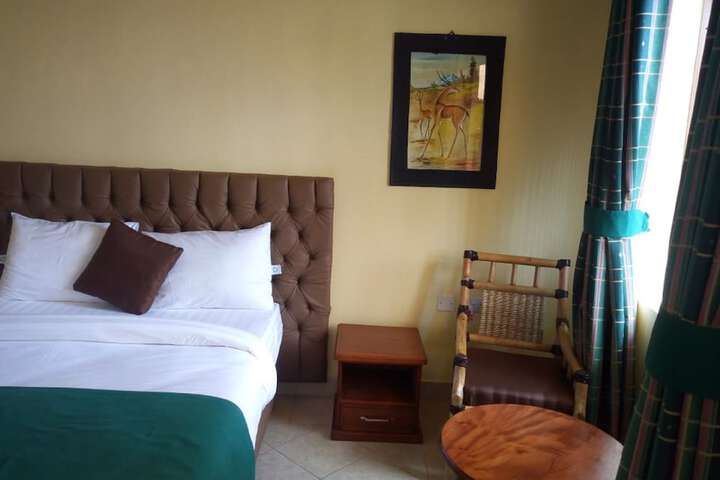 Room 9 of 25