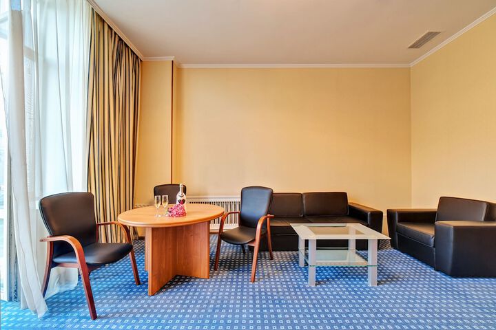 Room 12 of 23
