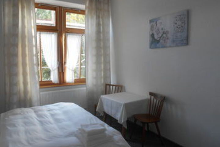Room 10 of 20