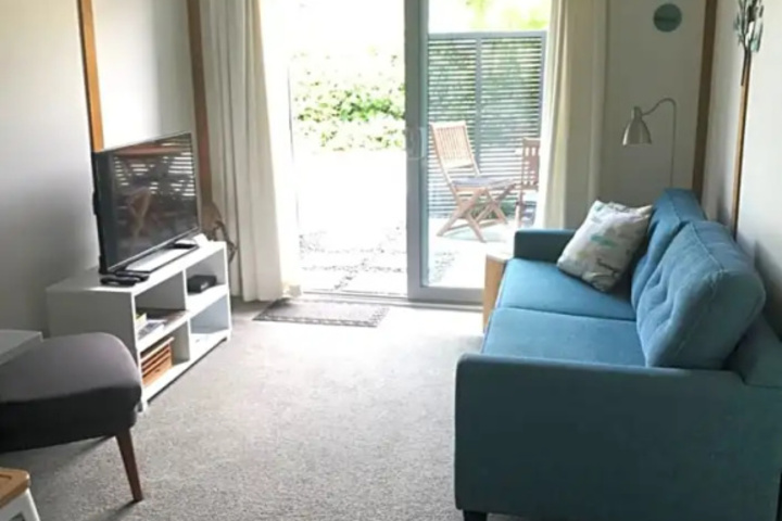 Room 2 of 6