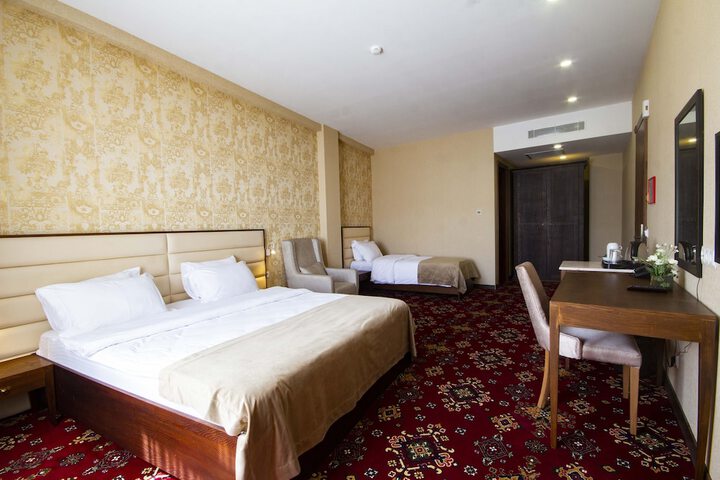 Room 9 of 72