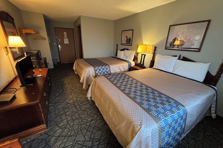 Room 17 of 28