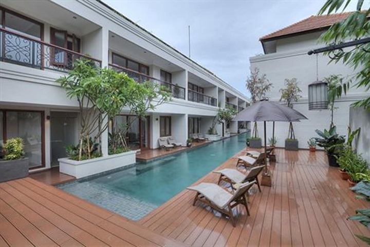 Pools & Facilities