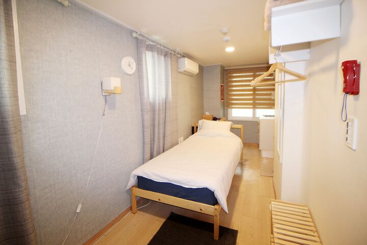 Room 4 of 178