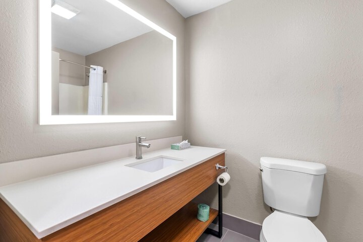 Room 25 of 43