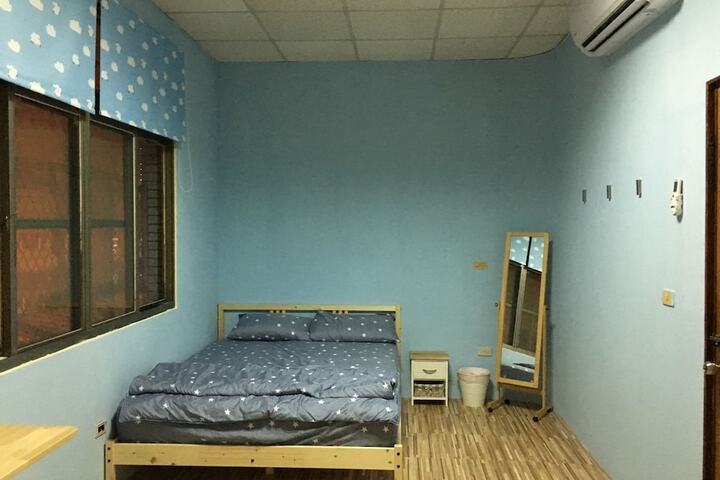 Room 10 of 16