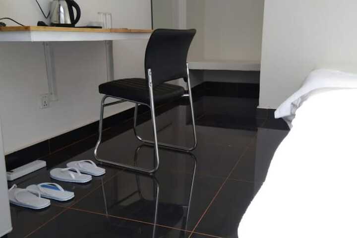 Room 8 of 19