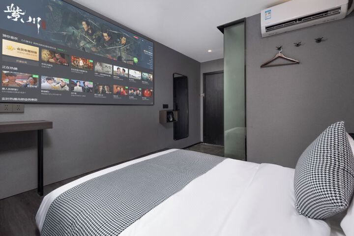Room 17 of 26