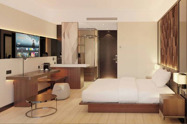 Room 3 of 10