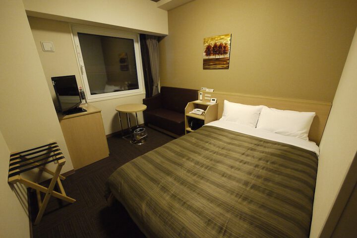 Room 3 of 32