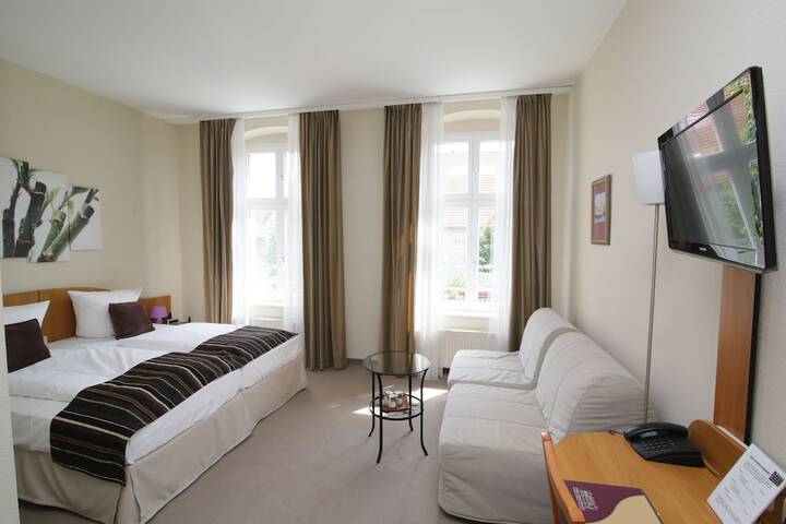 Room 9 of 34