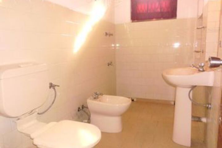 Room 2 of 20