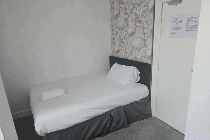 Room 25 of 48