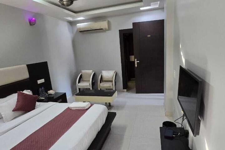 Room 12 of 23