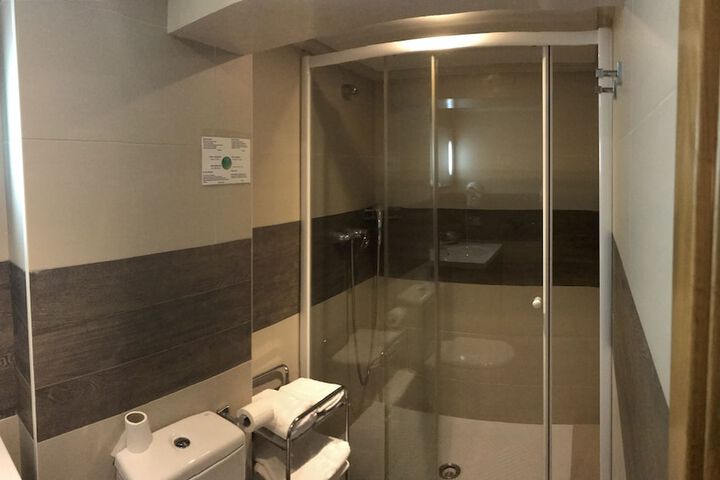 Room 15 of 32