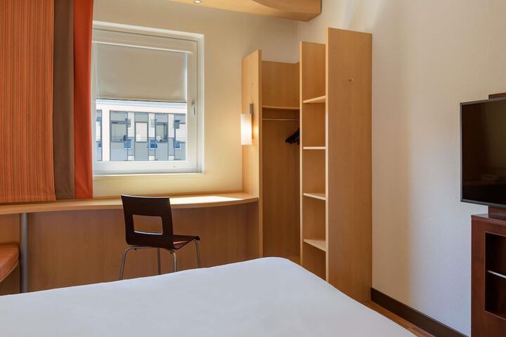 Room 13 of 70