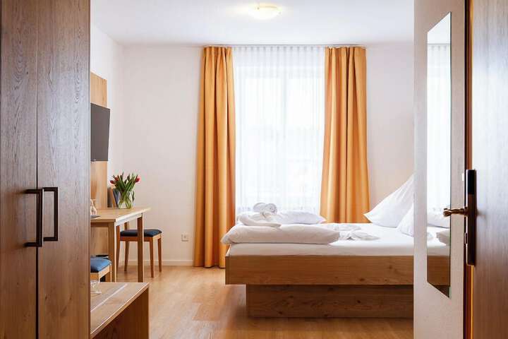 Room 9 of 32