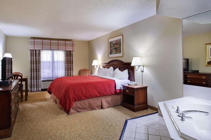1 King Bed Accessible (3 of 10)