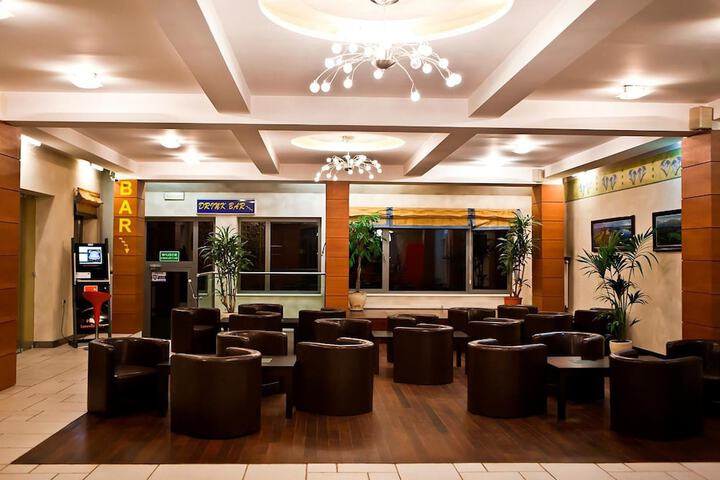 Entrance & Lobby