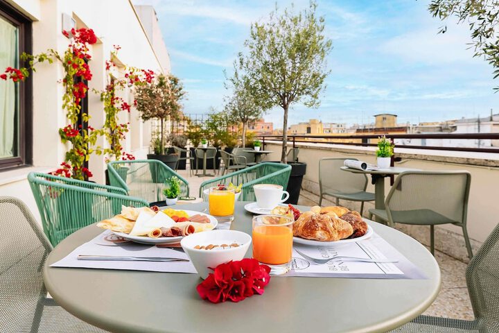 Breakfast/Coffee Service 53 of 75