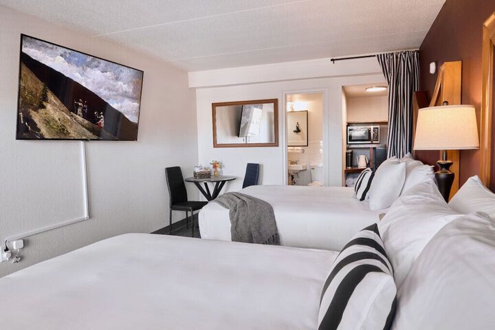 Room 10 of 28