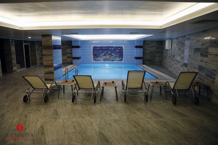 Hotel Pool