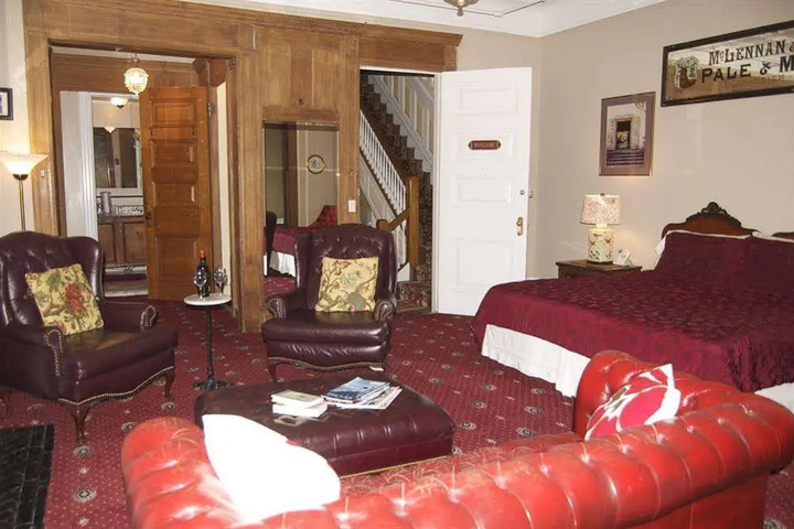 Room 4 of 6
