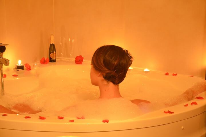Hot Tub 23 of 44