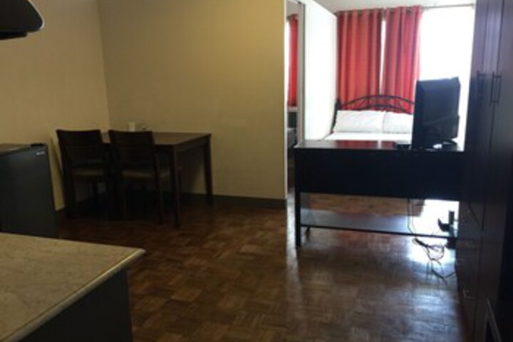 Room 32 of 103
