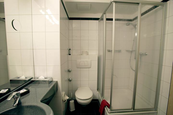 Room 37 of 81