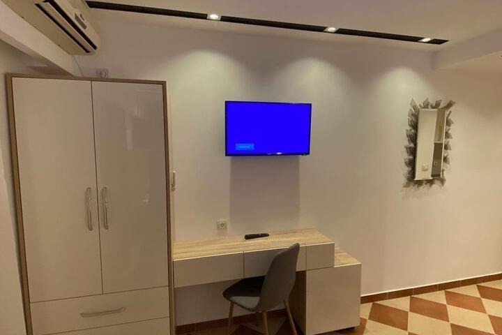 Room 100 of 132
