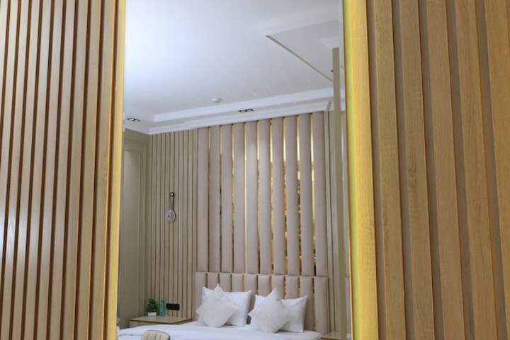 Room 14 of 33