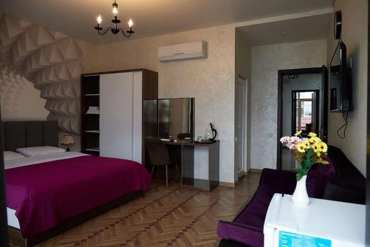 Room 9 of 22