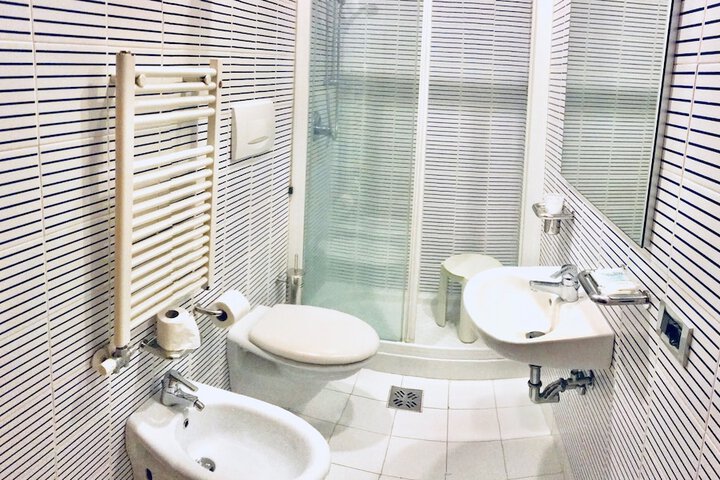 Room 8 of 17