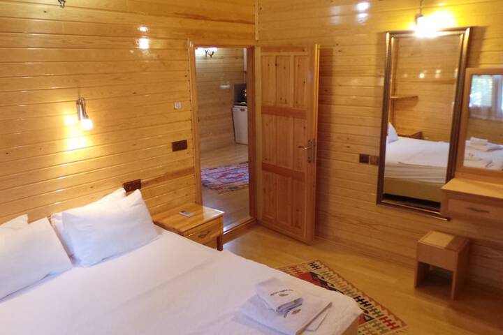 Room 3 of 115