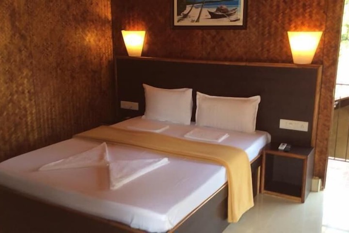Room 13 of 35