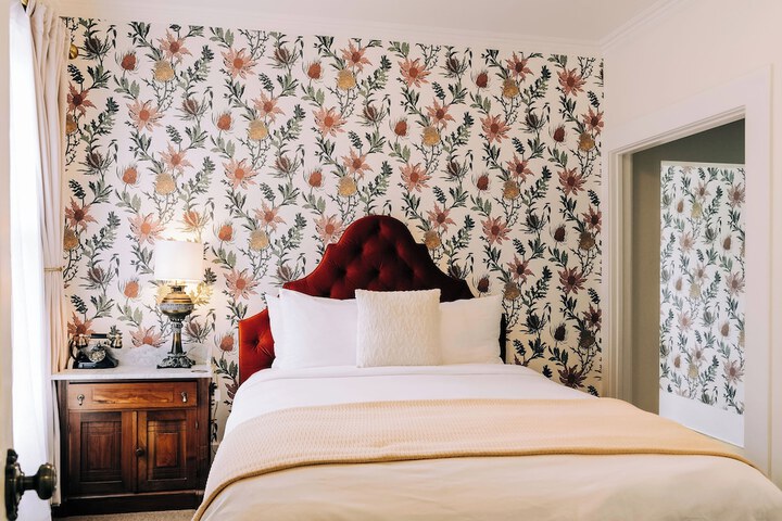 1 Queen Bed (11 of 19)