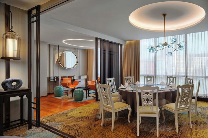 Dining 80 of 129
