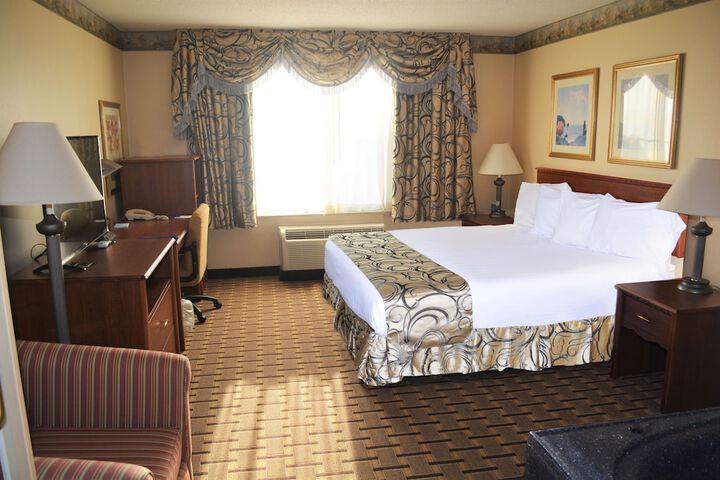 1 King Bed (3 of 13)