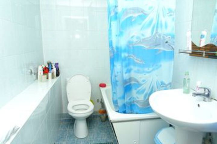 Room 4 of 20