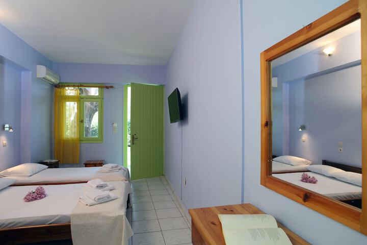 Room 7 of 18