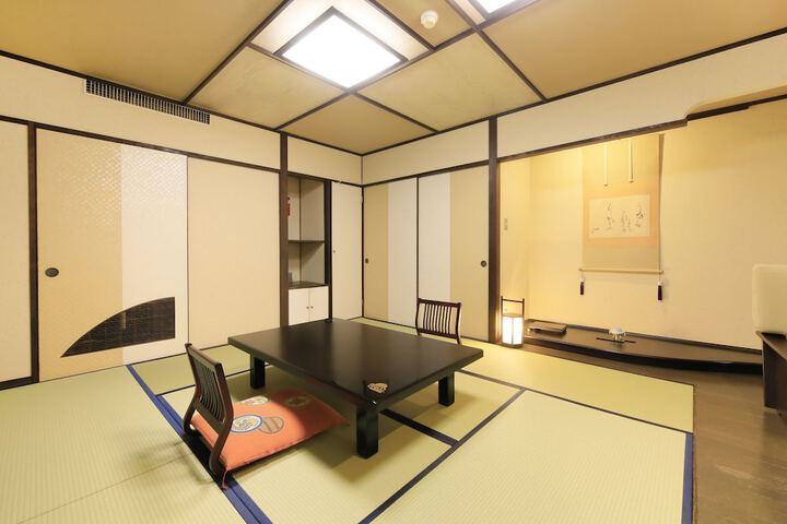 Room 13 of 102